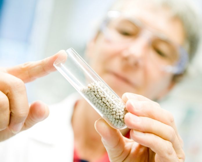Evonik,Peek Labor in MarlPetra Nowak Chemielaborantin